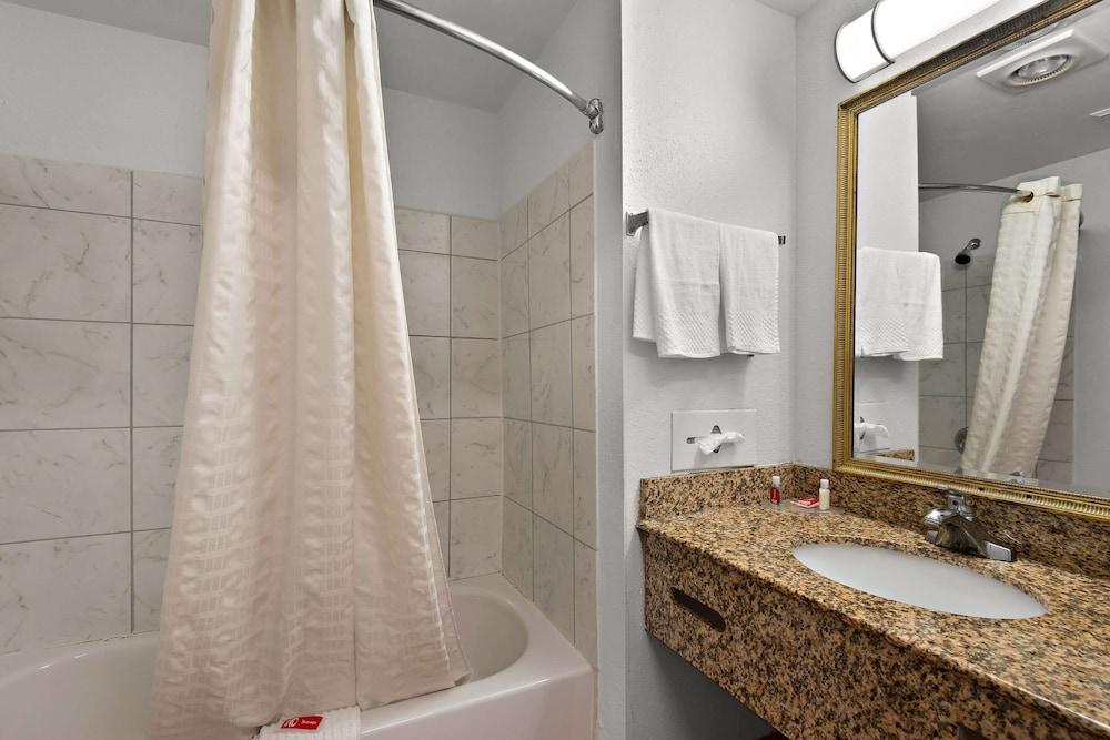 Econo Lodge Princess Anne photo 16