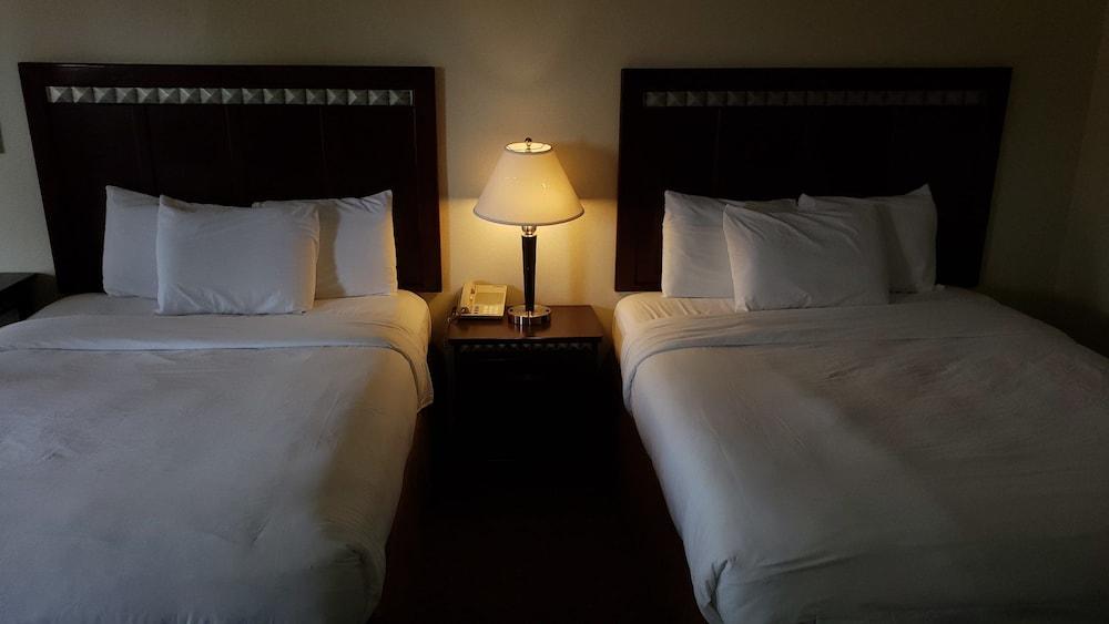 Oak Tree Inn photo 15