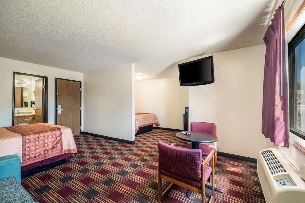 Americas Best Value Inn & Suites Harrisonville photo 76
