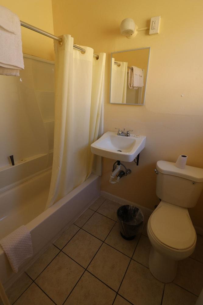 Sandman Inn Motel photo 19