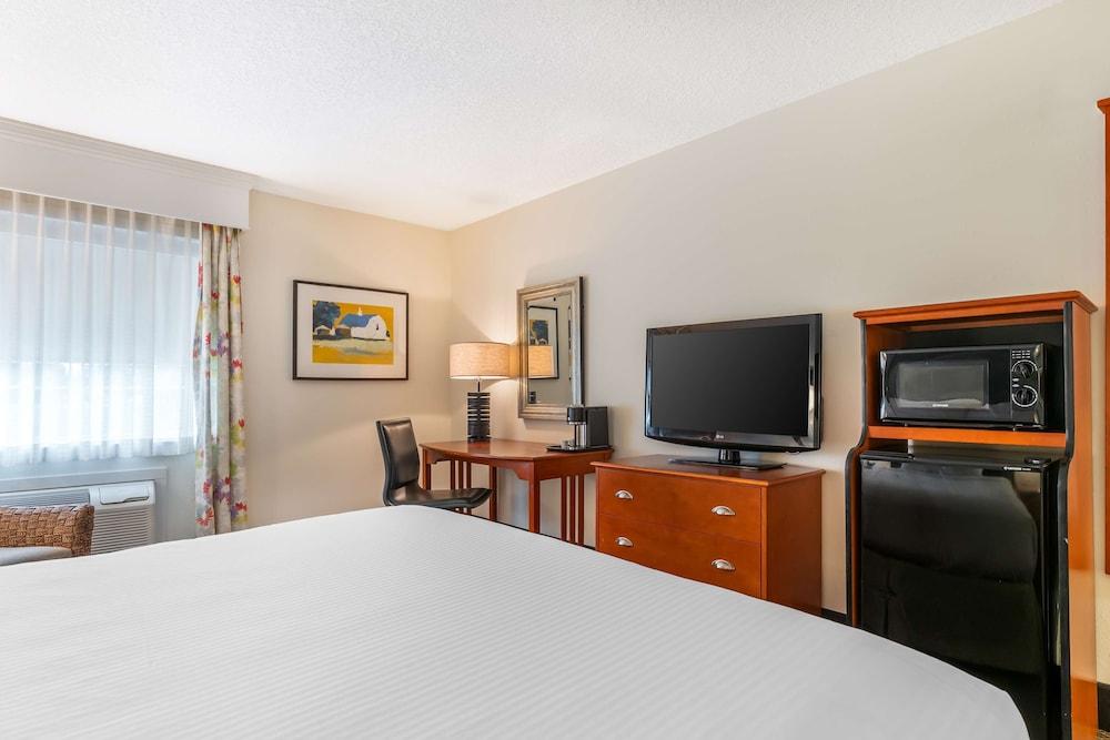 Best Western Plus University Park Inn & Suites photo 71