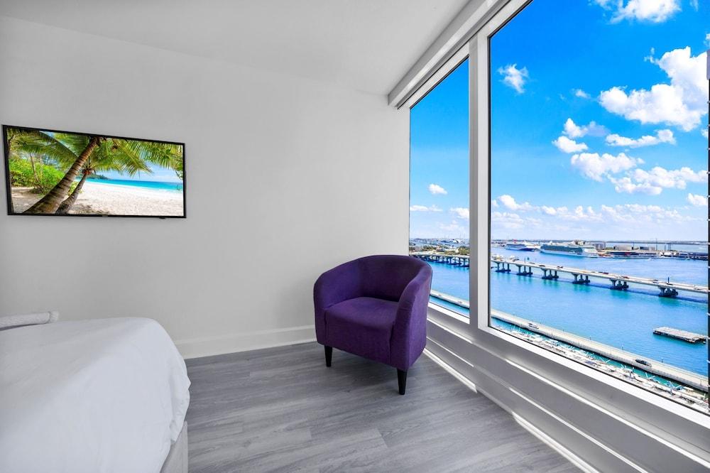 The Grand Biscayne Bay photo 84