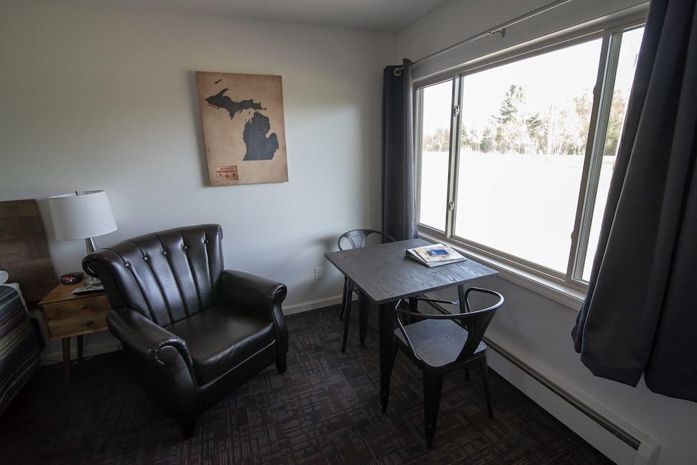 Three Lakes Motel photo 38