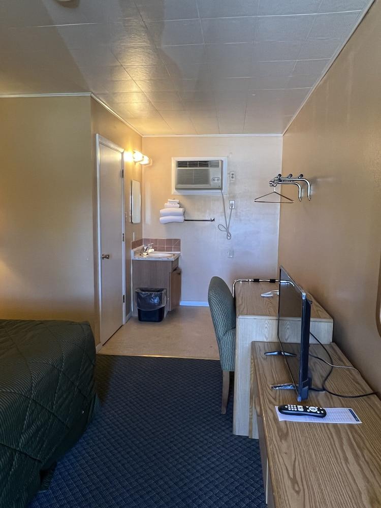 Silver Spur Motel photo 13