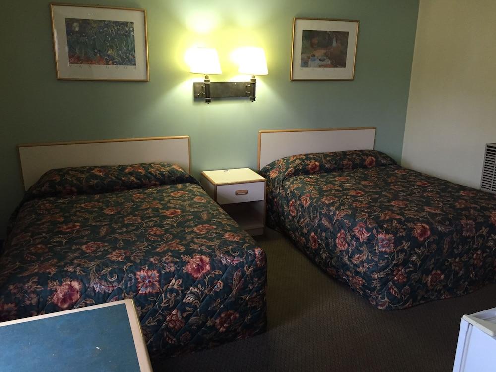 Double A Motel photo 17