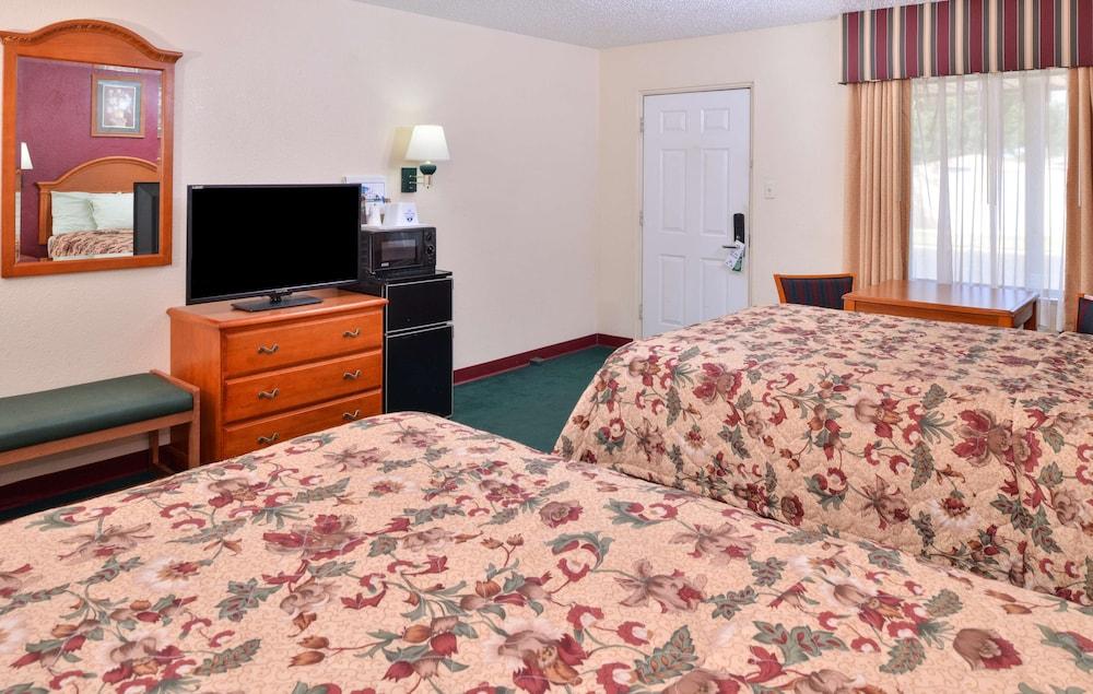 Americas Best Value Inn Lubbock E photo 36