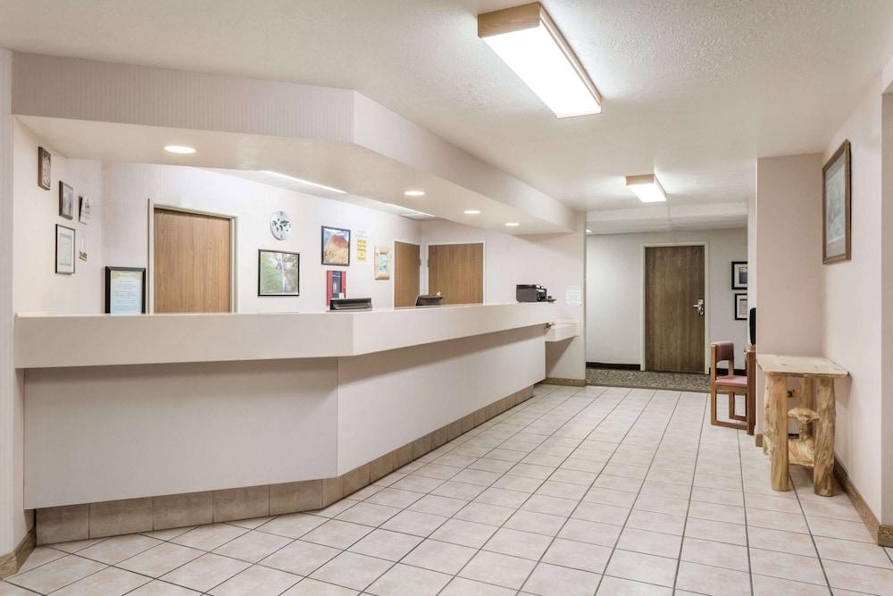 Days Inn by Wyndham Torrey Capital Reef photo 2