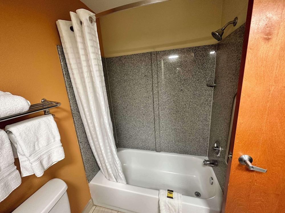 Best Western Plus Bass Hotel & Suites photo 24