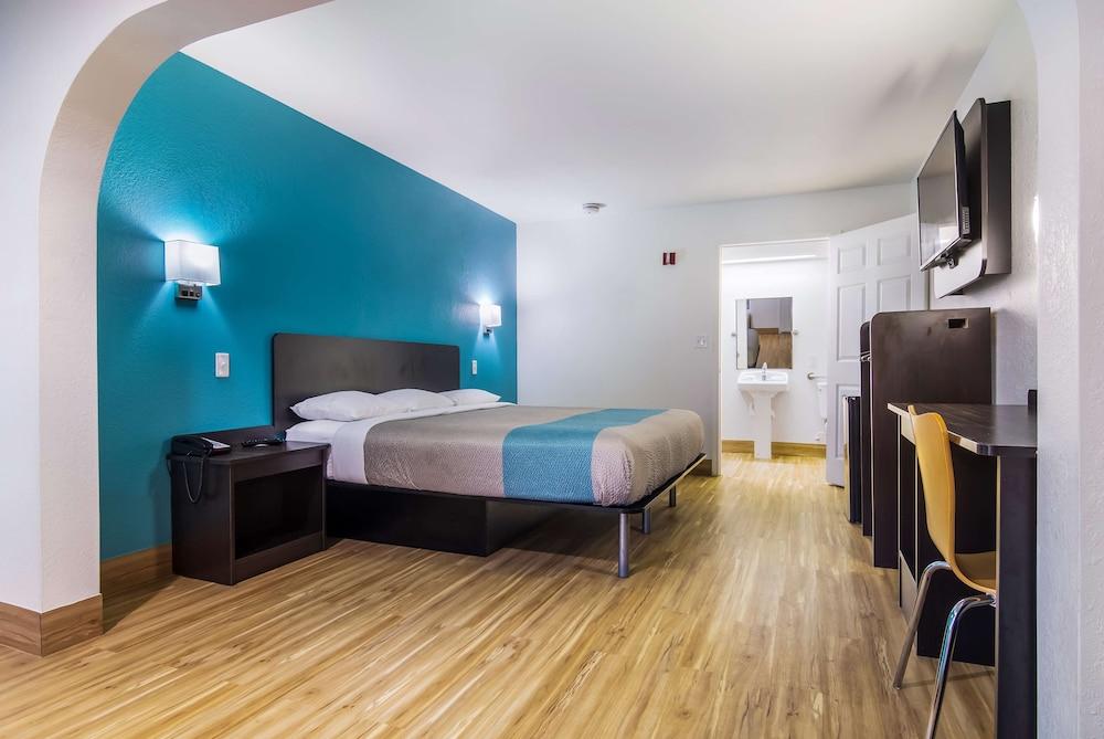 Motel 6 Pensacola, FL - NAS photo 27