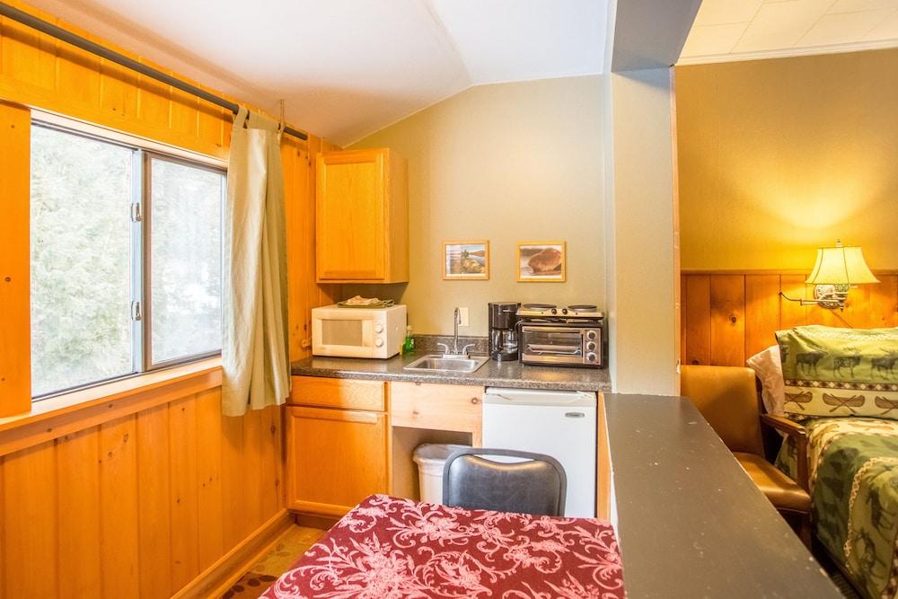 ADK Trail Inn photo 11