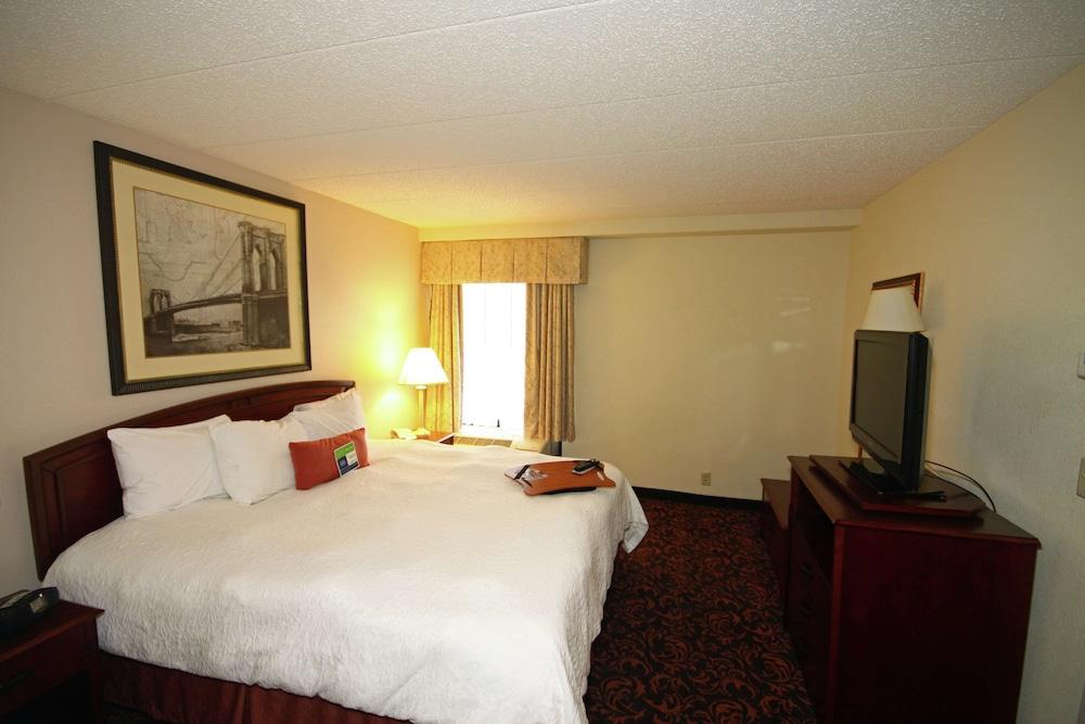 Hampton Inn Woodbridge photo 16