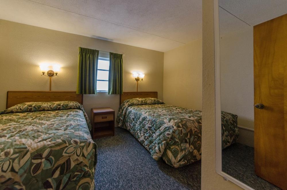Attache Motel photo 10