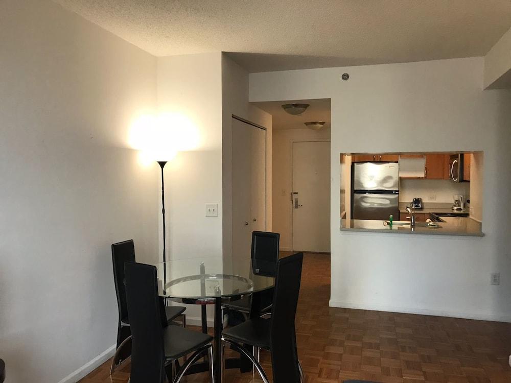Downtown Luxury Suites photo 9