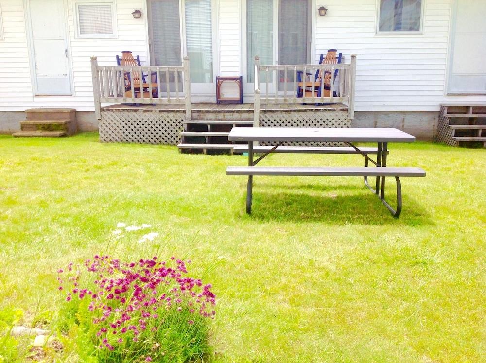 Moody's Motel & Cottages photo 37