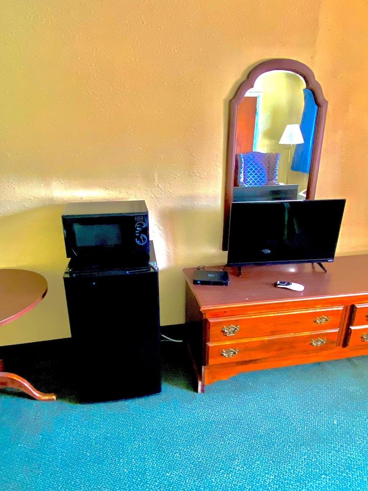 Sutton Lane Motel photo 3