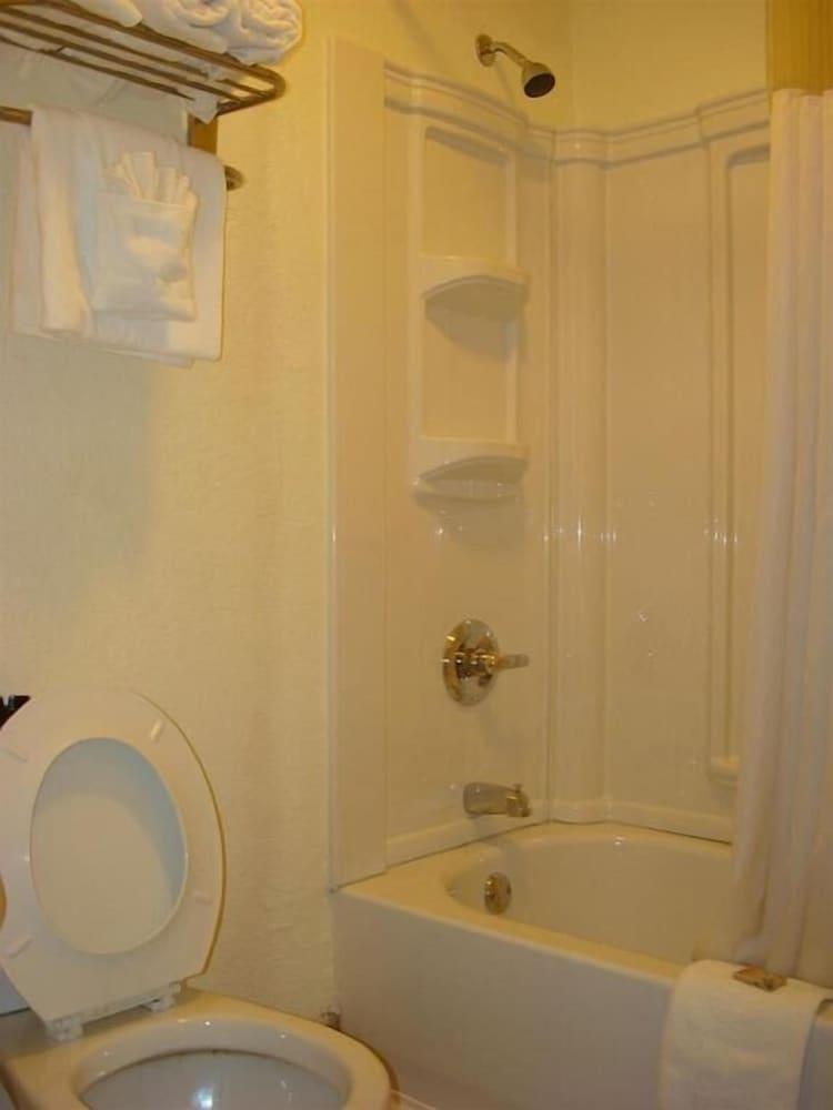 Relax Inn photo 20