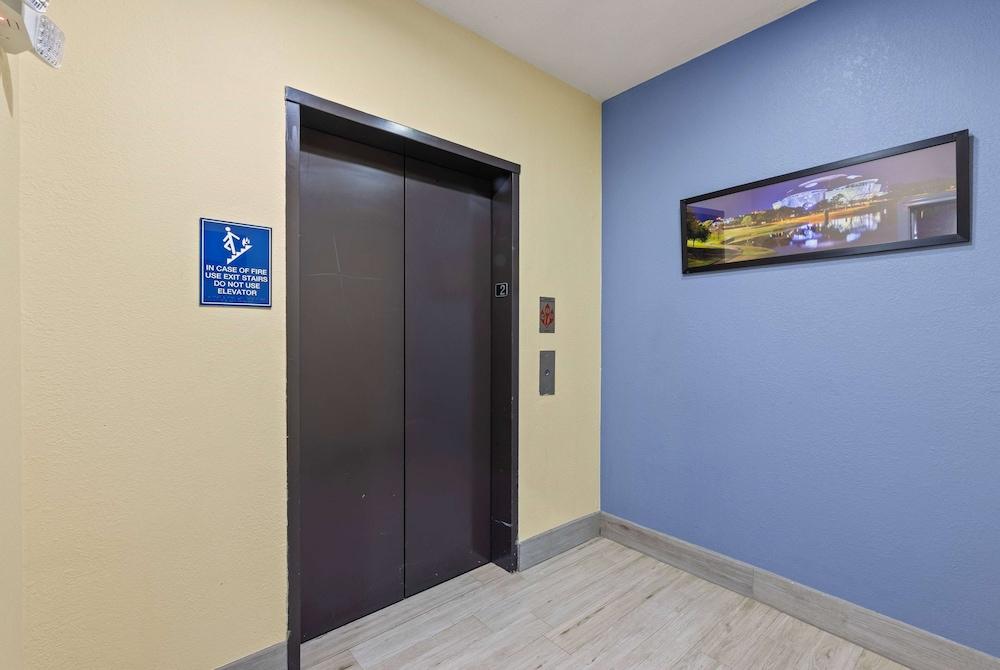 Days Inn & Suites by Wyndham Euless DFW Airport South photo 13