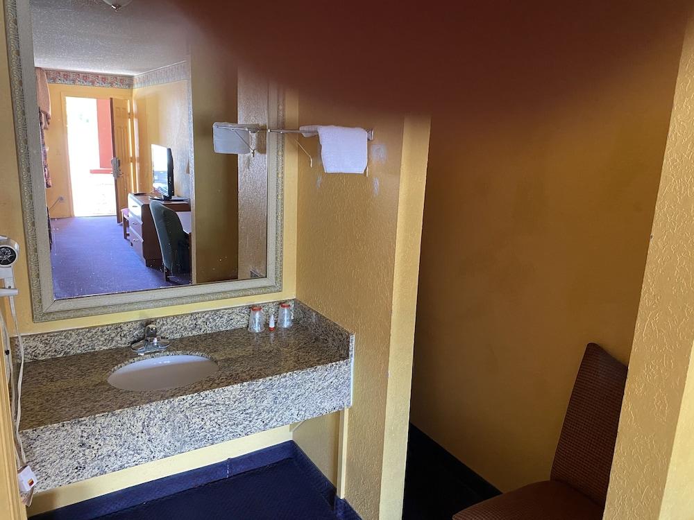 Budget Inn of Jasper photo 13