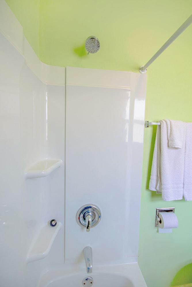 OYO Travelier Motel photo 25
