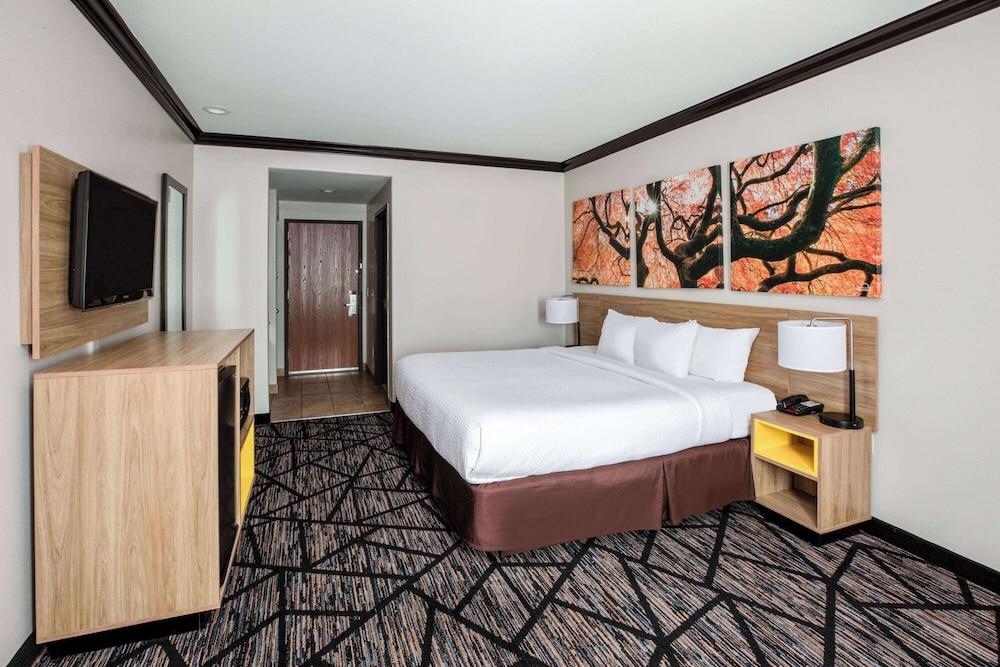 Days Inn by Wyndham Baton Rouge/I-10 photo 34