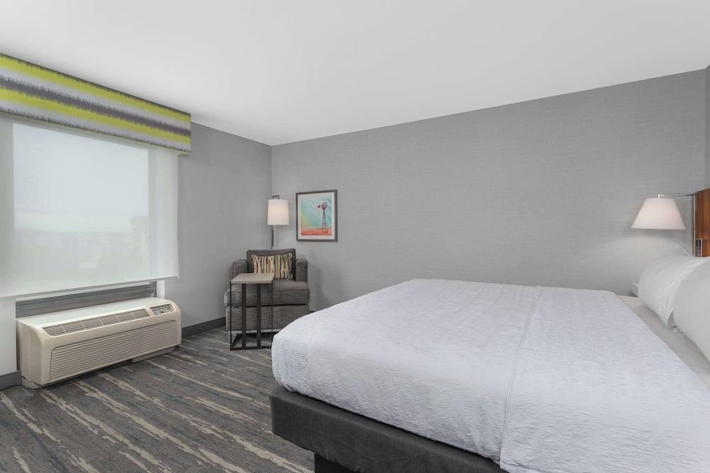 Hampton Inn & Suites Lincoln - Northeast I-80 photo 11