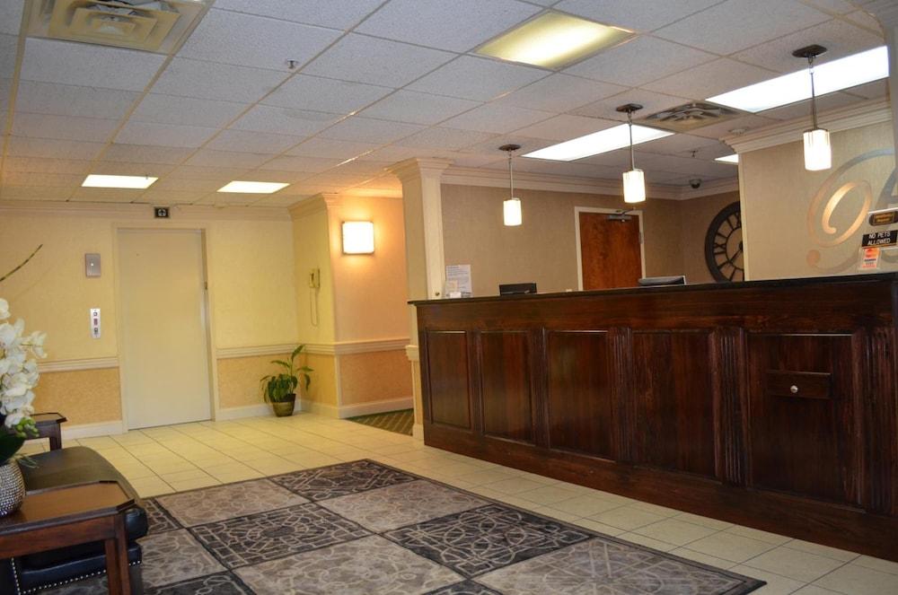 Brookshire Inn & Suites photo 4