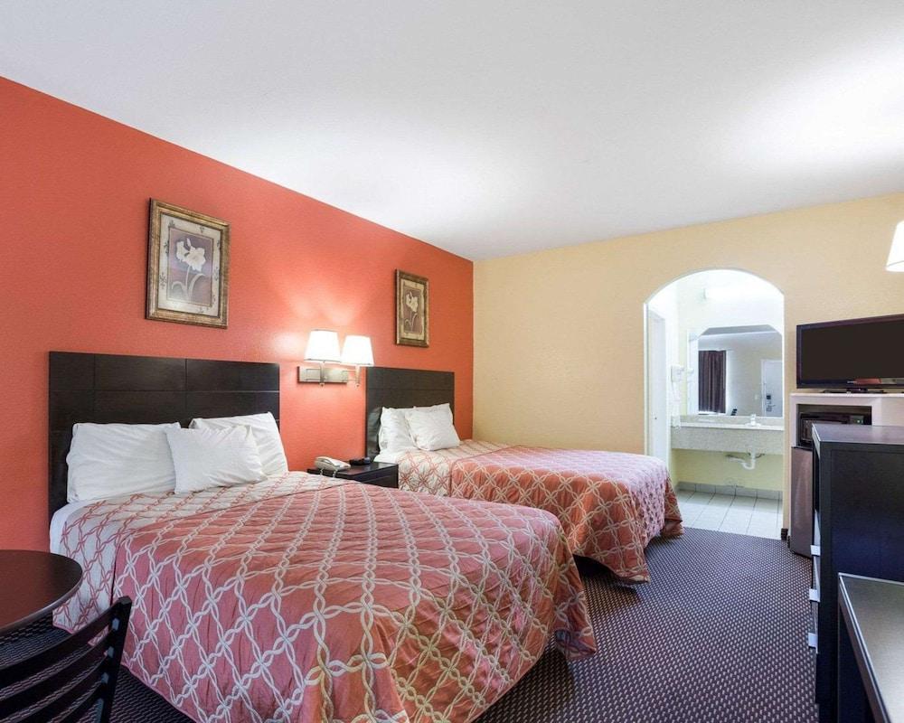 Rodeway Inn & Suites Humble IAH photo 12
