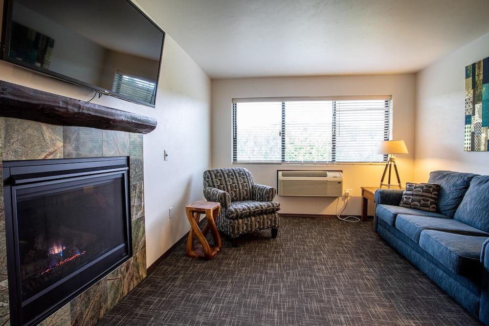 Open Hearth Lodge photo 9