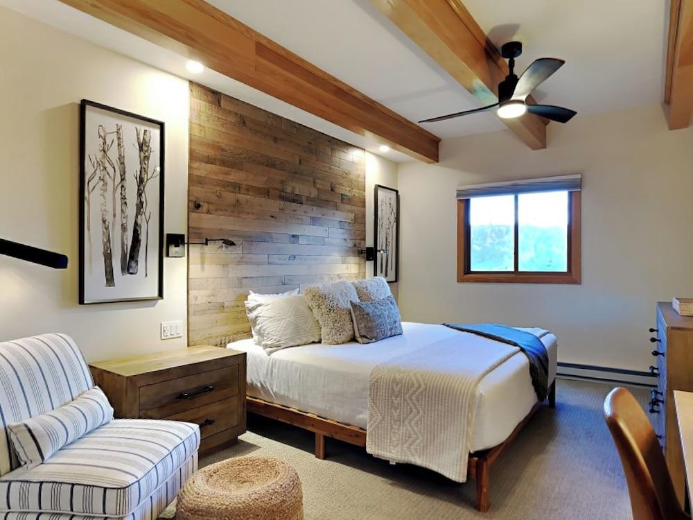 The Timberline Condominiums photo 5