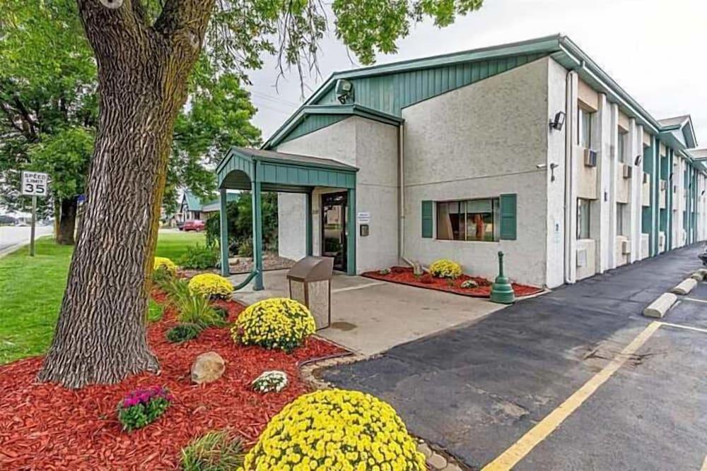 Economy Inn photo 1