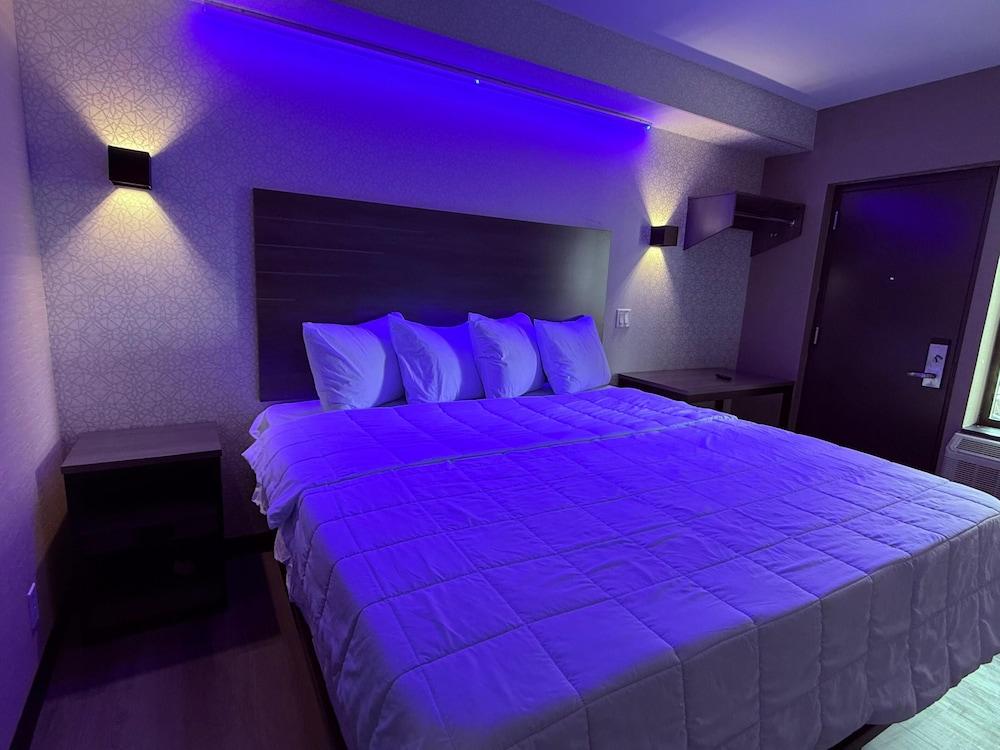 The Vine Hotel Bronx photo 1