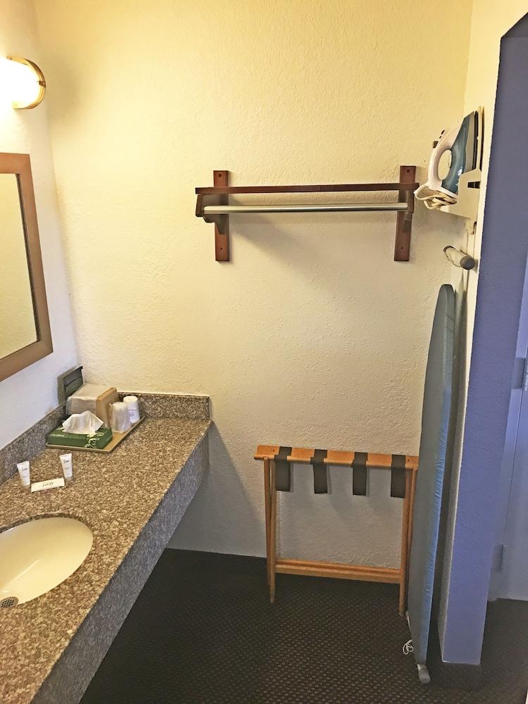 Days Inn & Suites by Wyndham Mobile photo 20