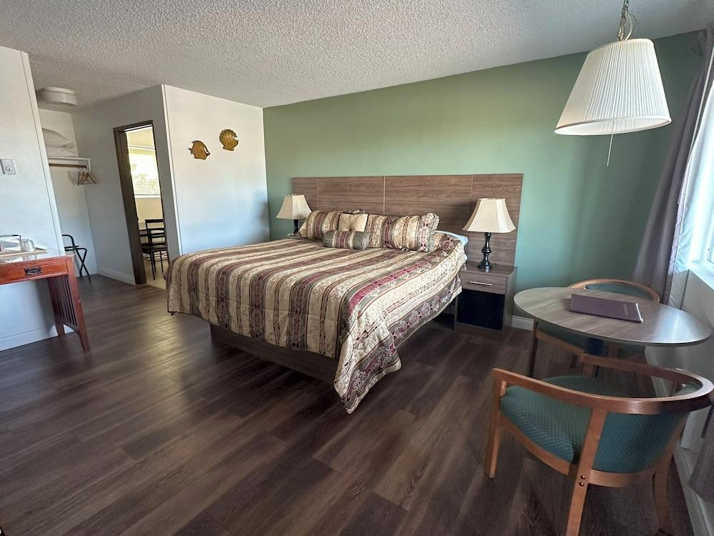 Capt John's Motel photo 3