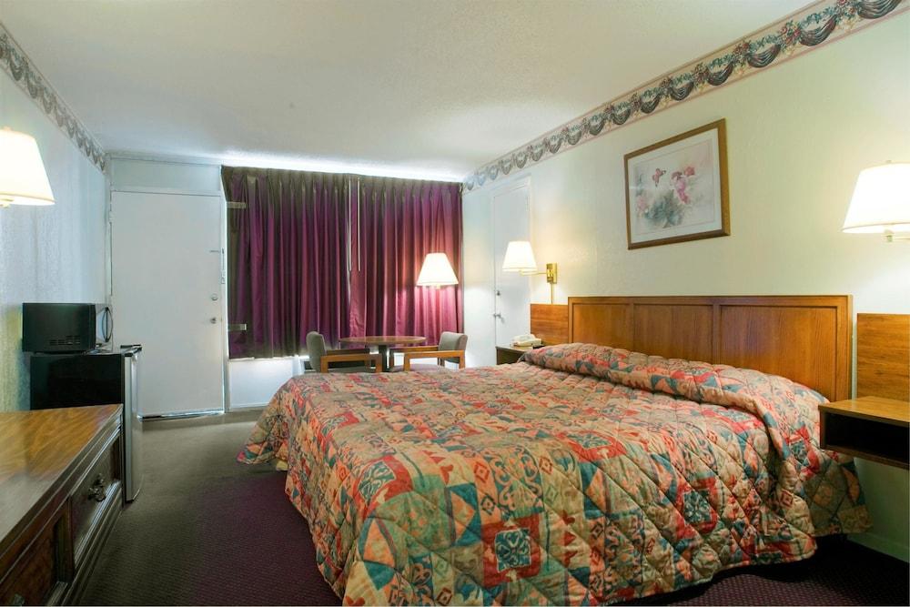 Americas Best Value Inn Loudon Lenoir City photo 8