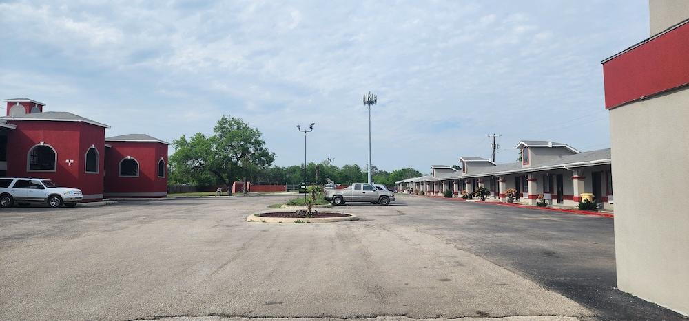 Econo Inn Lackland AFB Seaworld photo 11