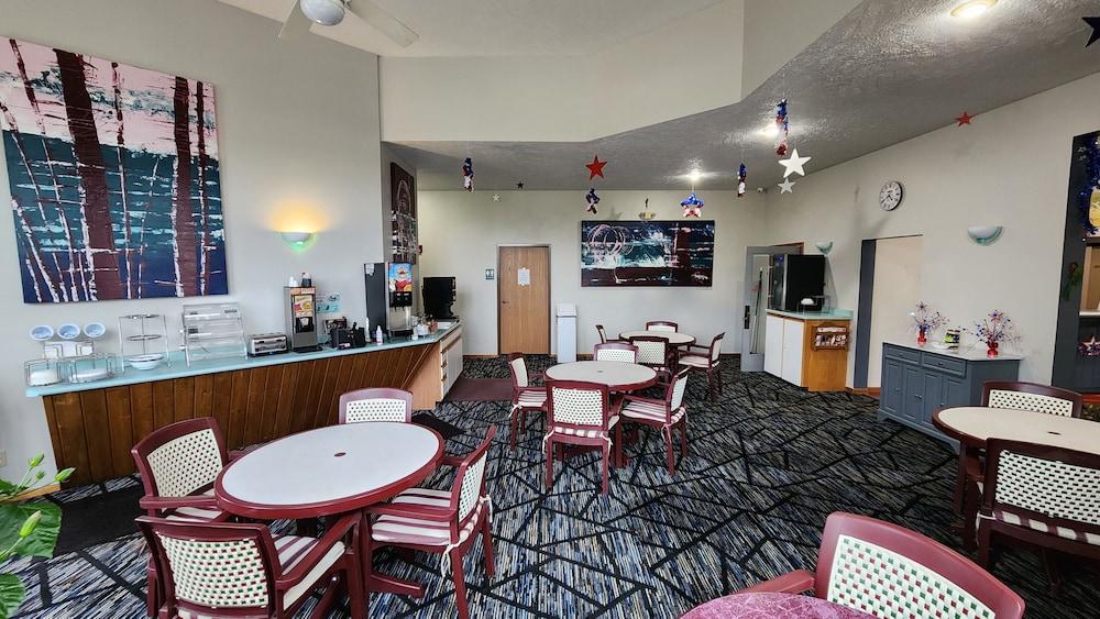 Econo Lodge Lakeshore photo 25