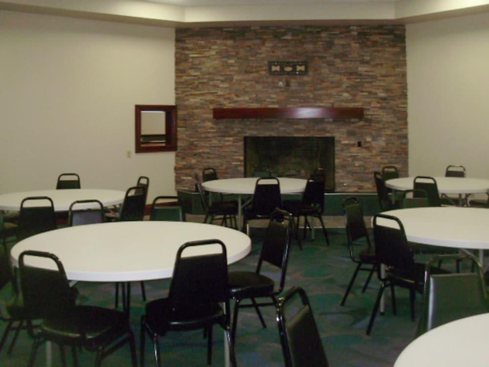 Clarion Inn Belle Vernon photo 29