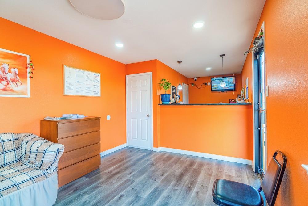 Regency Inn By OYO Rockdale TX photo 4