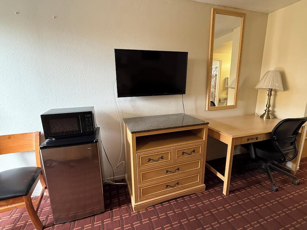 New Budget Inn photo 13