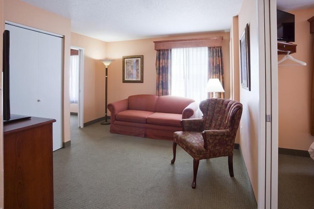 GrandStay Hotel & Suites photo 13