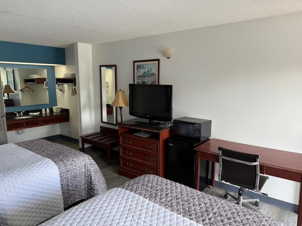 Brentwood Inn & Suites photo 6