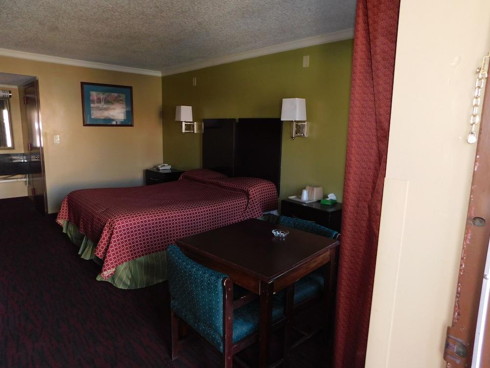 Mounts Motel photo 7