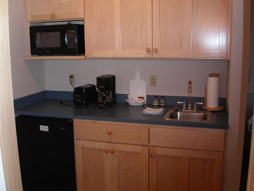Sea Breeze Court photo 26