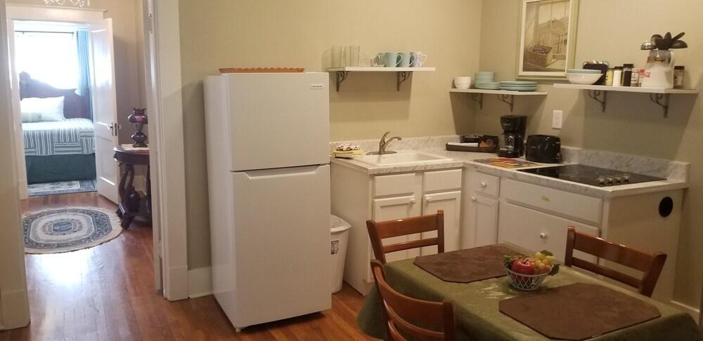 Belvedere Manor photo 25