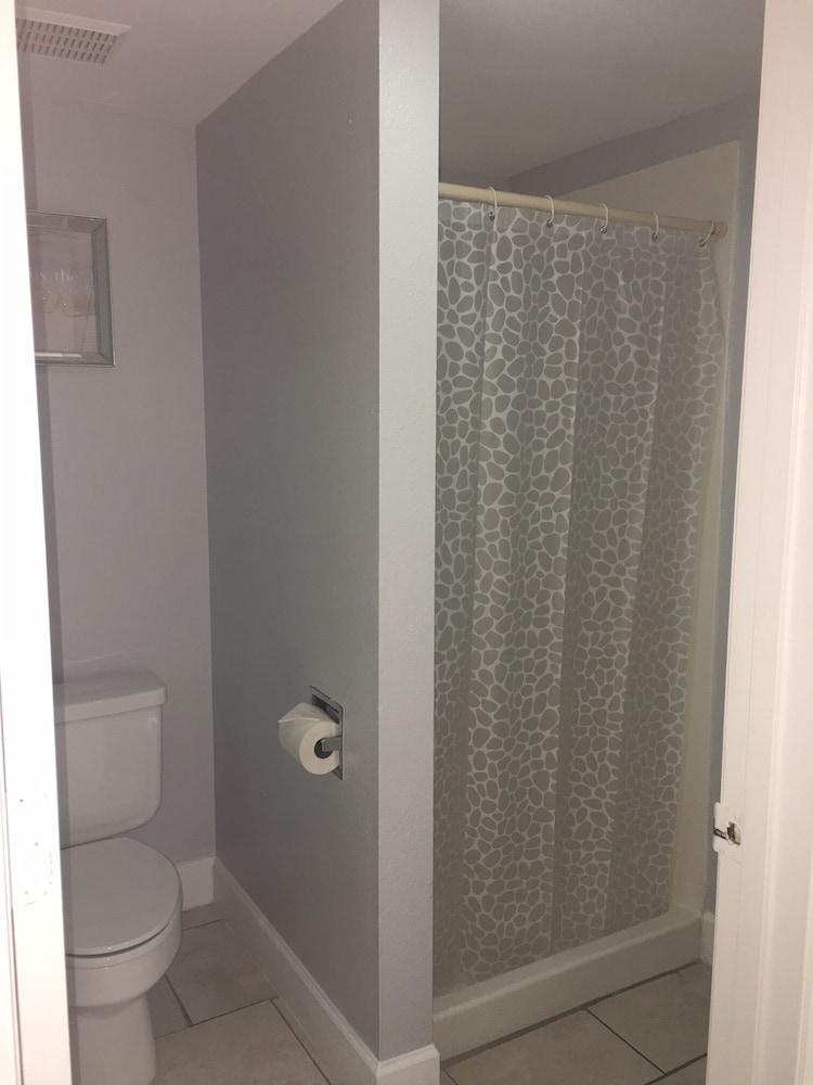 Paradise Lakes Resort, Clothing Optional Resort - Adult Only photo 5