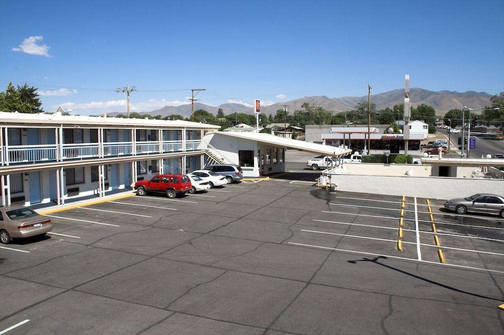 Holiday Motel photo 34