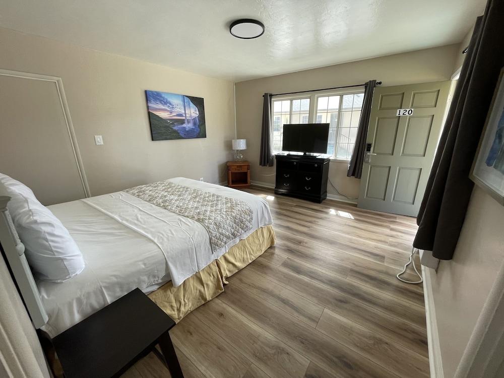 Elsinore Hot Springs & Lodge photo 40