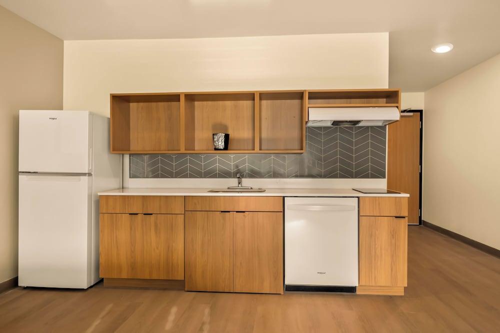 LivAway Suites- Syracuse photo 25