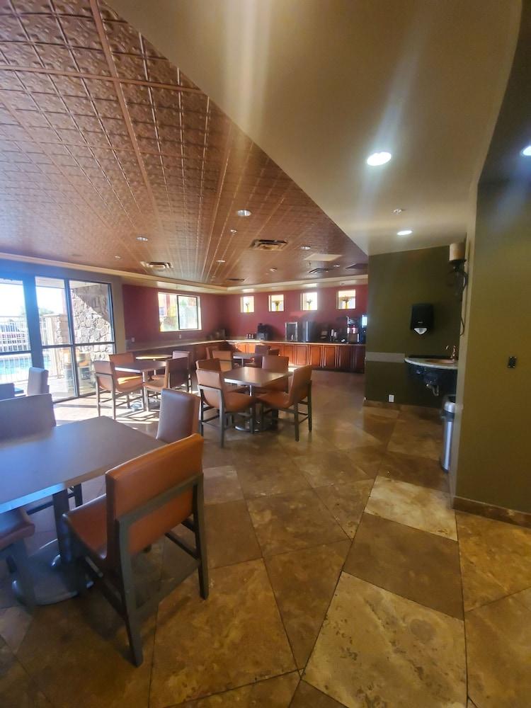 Spark by Hilton Phoenix East Mesa photo 9
