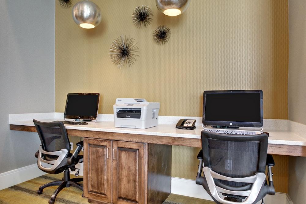 Holiday Inn Express Hotel & Suites Albany by IHG photo 17